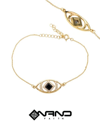 Delicate gold bracelet with an eye-shaped charm